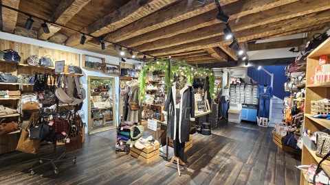 Vente Prêt-à-porter, Chaussure, Accessoire, 180 m2 en emplacement N°1, à Fougères (35300) en France