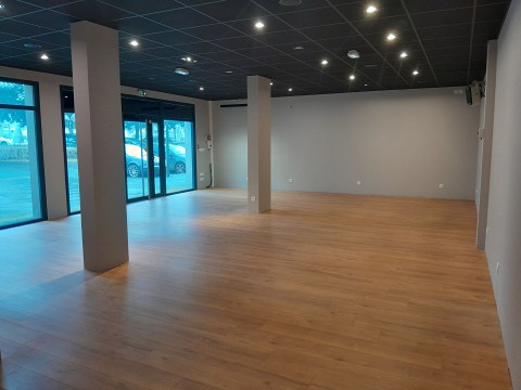 Vente Murs commerciaux, 116 m2 sur un emplacement N°1, à Fougères (35300)