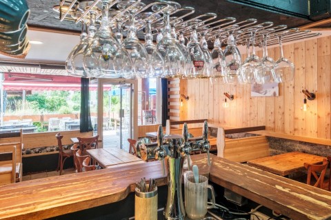 Vente Restaurant 30 couverts avec terrasse dans une station de sports d'hiver, à La Salle-les-Alpes (05240)