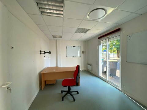 Vente Bureaux / Locaux professionnels, 100 m2 dans une zone d'activité, à Nantes (44000)