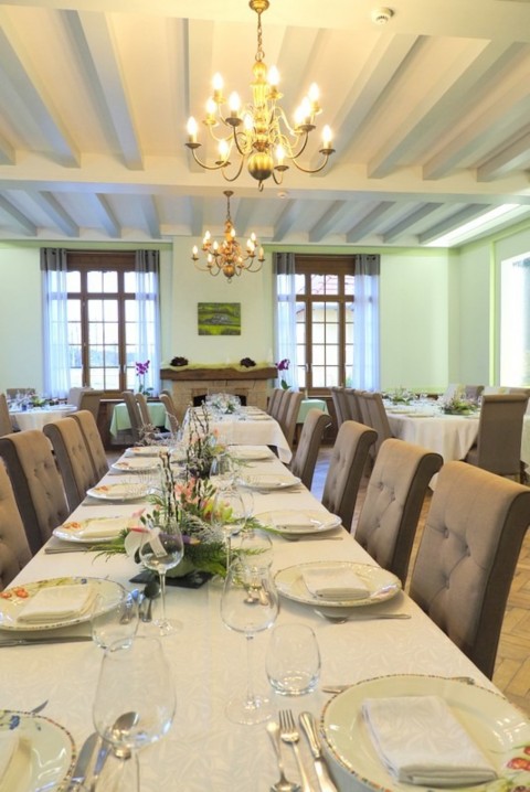 Vente Bar, Hôtel restaurant 2* de 9 chambres avec terrasse sur un axe fréquenté, proche de Montluçon (03100)