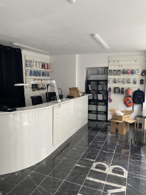 Vente Murs commerciaux, 36 m2 dans une zone vivante, à Paris (75012)