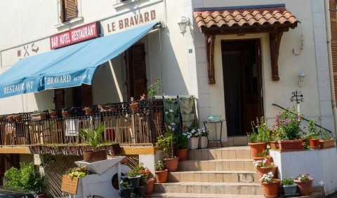 Vente Bar, Hôtel restaurant d'environ 7 chambres dans un village dynamique, à Jumeaux (63570)