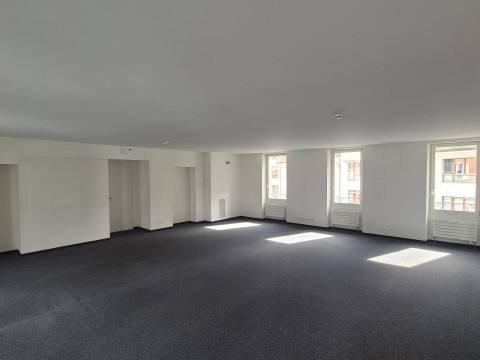 Vente Immeuble commercial de 1306 m2 en plein centre ville de Nyon en Suisse