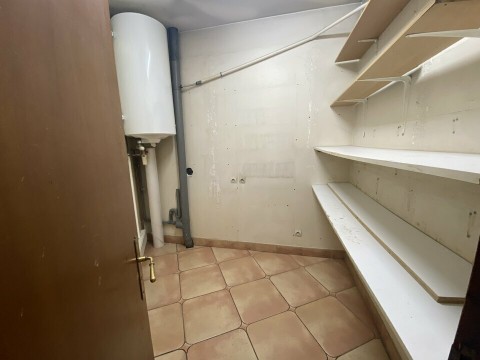 Vente Local commercial de 810 pi2 pour différentes activités au calme, à Toulouse (31500) en France