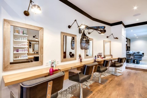 Vente Salon de coiffure mixte de 64 m2 à Poitiers dans une commune dynamique (86000) en France