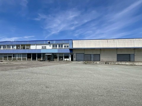 Vente Deux bâtiments indépendants de 3300 m2 pour nombreuses possibilités dans une zone industrielle, en Franche-Comté