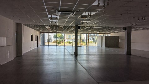 Vente Local commercial de 780 m2 sur un axe passant, à Cholet (49280)