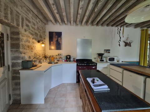Vente Chambres d'hôtes, 335 m2 dans une zone touristique, à Poligny (39800)