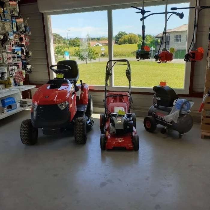 Vente Motoculture - vente et réparation dans une zone artisanale, à Pouillon (40350)
