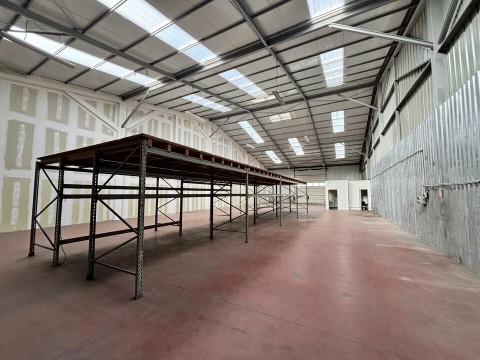 Vente Local d’activités de 1 100 m2 à Bruges (33520) en France