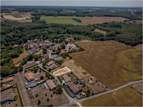 Vente Terrain à bâtir de 811 m2 au calme, à Grandjean (17350)