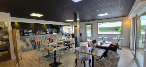 Vente Restaurant licence IV 25 couverts avec terrasse dans une zone fréquentée, à Orbeil (63500)