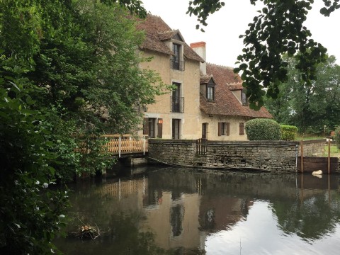 Vente Immeuble, 760 m2 au calme, à Charenton-du-Cher (18210)