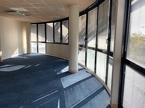 Vente Bureaux / Locaux professionnels, 69 m2 à Pau (64000) en France