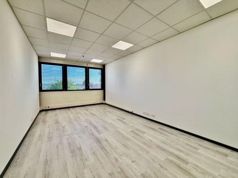 Vente Bureaux / Locaux professionnels de 330 m2 à Le Mont-sur-Lausanne au cœur d’une zone commerciale et dynamique
