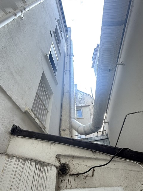 Vente Restaurant 12 couverts avec terrasse dans une rue commerçante, à Paris (75012)