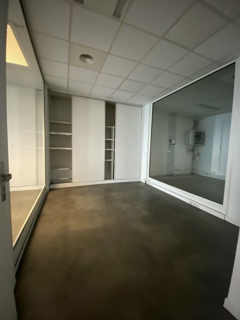 Vente Local d'activité / Entrepôt, 875 m2 à Marseille (13005) en France