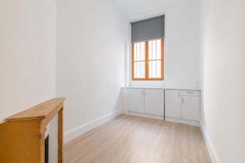 Vente Bureaux / Locaux professionnels, 330 pi2 à Paris 8ème (75008) en France