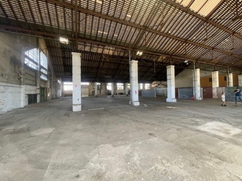 Vente Local commercial , 2500 m2 à Tarbes (65000) en France