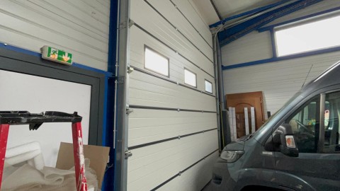 Vente Local commercial et industriel de 1083 m2 dans une zone industrielle, à Poligny (39800)