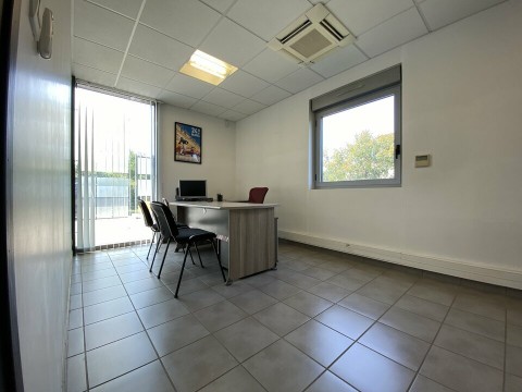 Vente Local commercial , 180 m2 à Bayonne (64100) en France