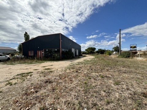 Vente Local commercial Local d'activité / Entrepôt, 320 m2 à Coutras (33230) en France