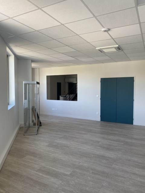Vente Bureaux / Locaux professionnels, 1620 pi2 à Gennevilliers (92230) en France