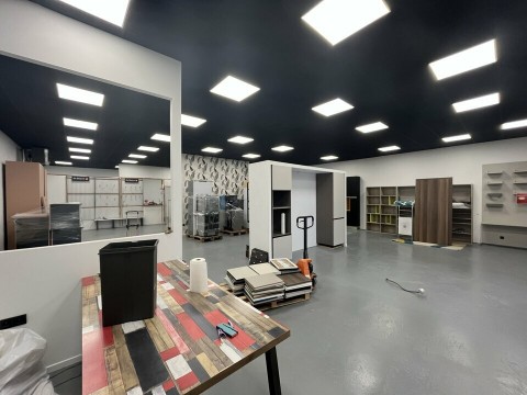 Vente Local commercial , 5880 pi2 à Anglet (64600) en France