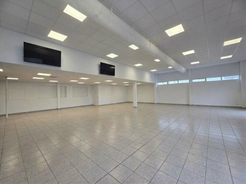 Vente Local commercial , 620 m2 à Soucieu-en-Jarrest (69510) en France