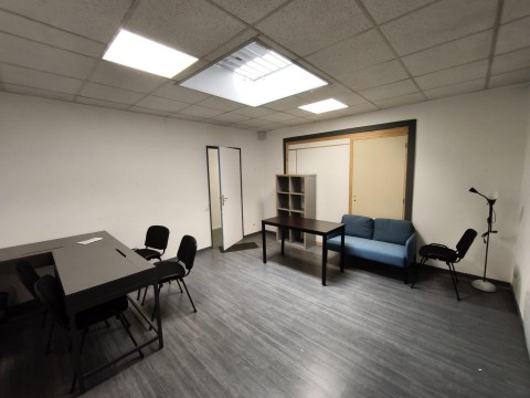 Vente Bureaux / Locaux professionnels, 2010 pi2 dans une zone dynamique, à Saint-Étienne (42000) en France