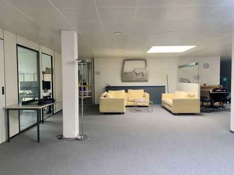 Vente Bureaux, locaux commerciaux, atelier, labo avec dépôts à Préverenges en Suisse
