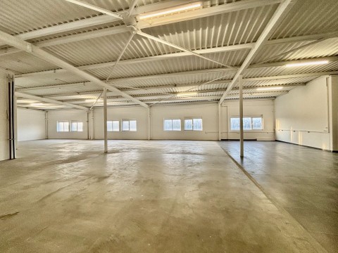 Vente Surfaces de dépôt, de stockage, d’ateliers et de bureaux dans la zone industrielle et commerciale de Bussigny en Suisse
