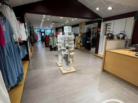 Vente Local commercial de 162 m2 en centre-ville de Saint-Omer (62500) en France