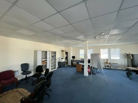 Vente Bureaux / Locaux professionnels, 3420 pi2 à Le Havre (76620) en France