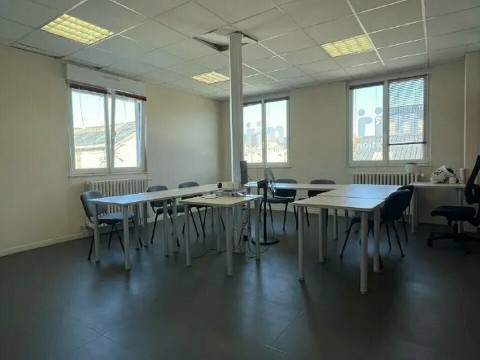 Vente Bureaux / Locaux professionnels, 2370 pi2 à Le Havre (76620) en France