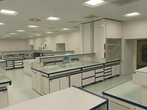 Vente Bureaux / Locaux professionnels, 64590 pi2 à Val-de-Reuil (27100) en France