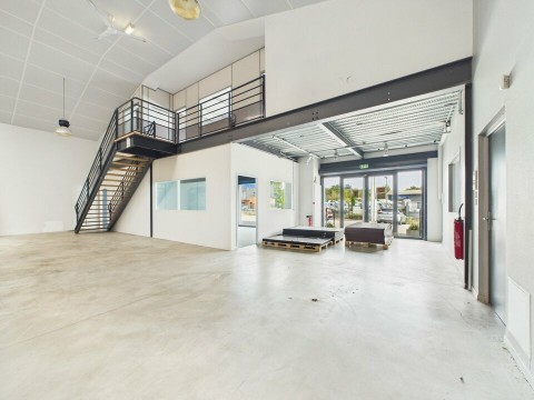 Vente Bureaux / Locaux professionnels, 575 m2 à Challes-les-Eaux (73190) en France