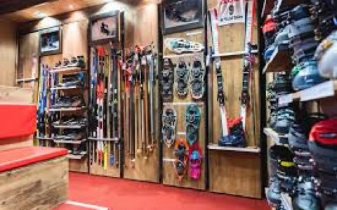 Vente Deux magasins de sport et location de skis sous enseigne nationale à Hauteluce (73620) en France