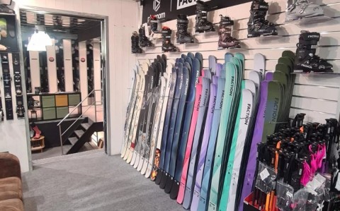 Vente Magasin de sports - location de skis dans une zone dynamique, à Bourg-Saint-Maurice (73700) en France