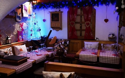 Vente Restaurant 80 couverts avec terrasse dans une rue dynamique, à Aigueblanche (73260) en France