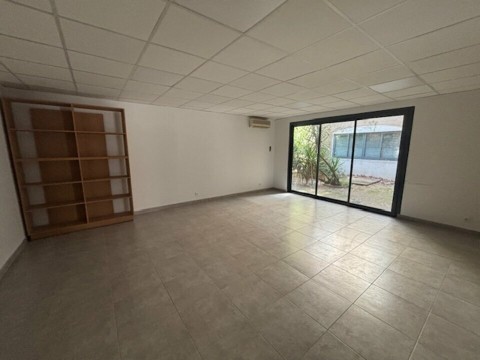 Vente Bureaux / Locaux professionnels, 180 m2 à Nîmes (30000) en France