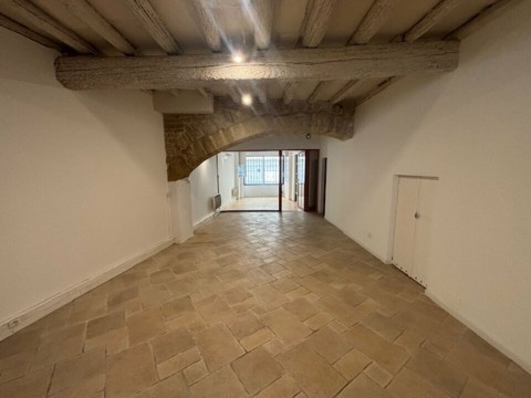 Vente Local commercial , 110 m2 à Nîmes (30000) en France