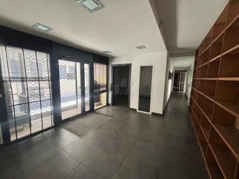 Vente Bureaux / Locaux professionnels, 220 m2 à Saint-Césaire (30900) en France