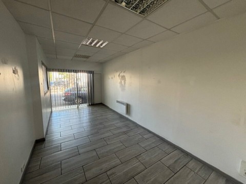 Vente Local commercial de 95 m2 pour différentes activités dans une avenue passante, à Nîmes (30000)