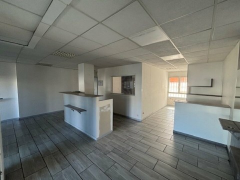 Vente Local commercial , 95 m2 à Saint-Césaire (30900) en France