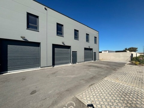 Vente Local commercial , 1190 pi2 à Vedène (84270) en France