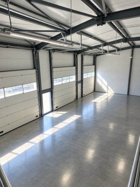 Vente Local commercial , 200 m2 à Porte-de-Savoie (73800) en France