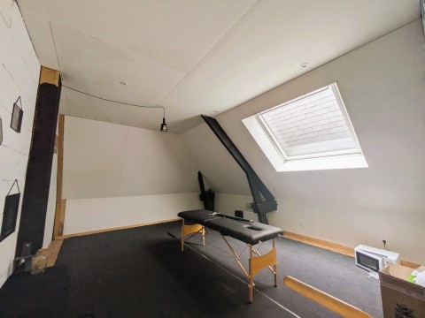 Vente Local commercial Esthétique / salon de beauté, 105 m2 dans le centre ville de Fougères (35300) en France