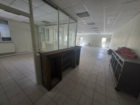 Vente Bureaux / Locaux professionnels, 178 m2 à Crépy-en-Valois (60800) en France